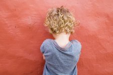 Chuyên gia liệt kê một số sai lầm độc hại trong việc nuôi dạy con cái, khiến trẻ trở nên ích kỷ, ỷ lại