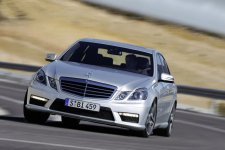 Lỗi hệ thống cửa sổ trời, Mercedes-Benz triệu hồi gần 124 nghìn chiếc