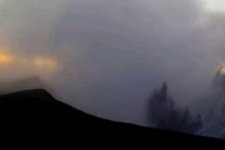 Indonesia sơ tán 164 người người khỏi khu vực núi lửa phun trào