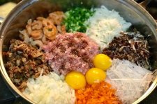 3 kiểu ăn nem rán 'độc khủng khiếp' của người Việt