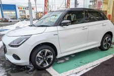 Toàn cảnh Suzuki Swift 2024 vừa xuất hiện tại đại lý Nhật Bản