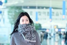 Soi phong cách thời trang sân bay của Song Hye Kyo và Han So Hee