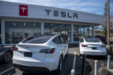 Xe Tesla Model 3 bị tạm ngừng bán tại Úc