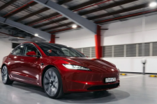 Tin Úc: Thu hồi khẩn cấp hàng ngàn chiếc xe Tesla bị lỗi phần mềm