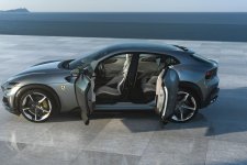 Dòng SUV đầu tiên của Ferrari công bố giá bán khởi điểm