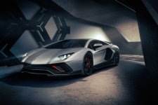 Lamborghini buộc phải tiếp tục sản xuất Aventador