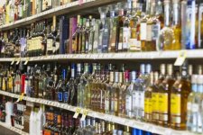 Chelsea: Buộc tội thủ phạm liều lĩnh cầm kim tiêm đi cướp tài sản tại cửa hàng bán rượu