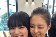 Jennie và Komatsu Nana đọ sắc cực gắt tại Paris Fashion Week