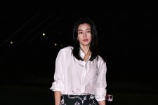Phụ nữ trên 40 tham khảo phong cách màu trung tính của Jeon Ji Hyun để luôn mặc đẹp