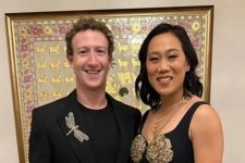 Vợ chồng Mark Zuckerberg trong thiết kế của Alexander McQueen