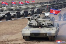 Lãnh đạo Triều Tiên Kim Jong-un trực tiếp lái thử xe tăng mới