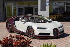 Bán siêu xe Bugatti Chiron tặng kèm Rolls-Royce Wraith