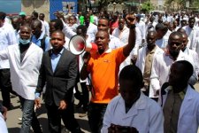 Hàng nghìn bác sĩ Kenya tổ chức đình công