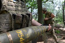 Czech tìm cách mua tổng cộng 1,5 triệu quả đạn pháo để cung cấp cho Ukraine