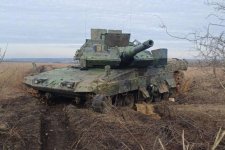 Nga - Ukraine giành giật xác xe tăng