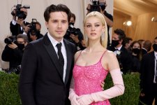 Hôn lễ 'khủng' nhất hollywood của cậu cả nhà Beckham và ái nữ tỷ phú Nicola Peltz