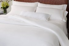 Bạn có từng thắc mắc tại sao giường khách sạn luôn có 4 cái gối?