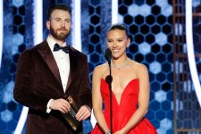 Chris Evans tái ngộ bạn thân Scarlett Johansson trong Project Artemis