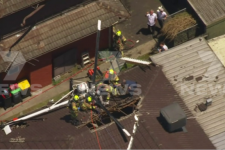 Melbourne: Trực thăng lao xuống mái nhà dân do học viên phi công thiếu kinh nghiệm