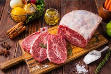 Ăn nhiều thịt bò có tốt không, bao nhiêu là đủ?