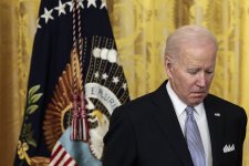 Biden gặp khó trong đối phó với vấn nạn bạo lực súng đạn