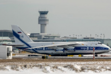 Máy bay chở hàng khổng lồ của Nga mắc kẹt tại Canada