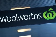 Tin Úc: Doanh số của Woolworths giảm do nhân viên văn phòng chuyển sang làm việc ở nhà