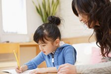 13 cách dạy trẻ từng bước tự chủ động làm bài tập ở nhà