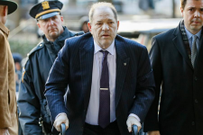 Harvey Weinstein bị tòa án buộc tội quấy rối tình dục