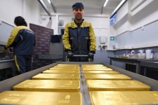 Mỹ, Anh, Canada và Nhật cấm nhập khẩu vàng Nga