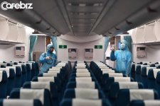 Xôn xao vụ nữ tiếp viên hàng không bức xúc chia sẻ phải làm công việc dọn vệ sinh máy bay