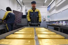 EU nhất trí cấm nhập vàng Nga