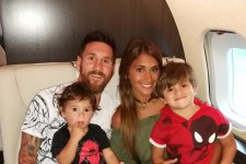 Chiếc máy bay riêng đang đưa Lionel Messi sang PSG có gì đặc biệt?