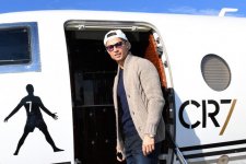Soi máy bay cá nhân trị giá 28 triệu USD của Ronaldo