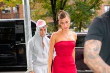 Justin Bieber và vợ ăn mặc tương phản đến lạ