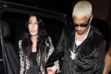 Mối tình cách nhau 40 tuổi của 'nữ thần nhạc pop' Cher