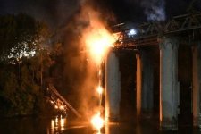 Hỏa hoạn phá hỏng cây cầu nổi tiếng từ thế kỷ 19 ở Rome