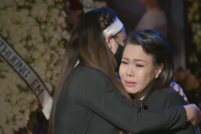 Việt Hương bật khóc, nói không thành lời trong tang lễ Phi Nhung