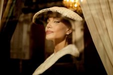 Angelina Jolie hóa thân thành danh ca huyền thoại Maria Callas