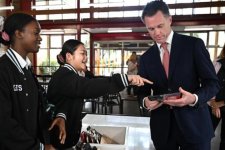 Giáo dục: Lệnh cấm sử dụng điện thoại tại các trường trung học NSW chính thức có hiệu lực