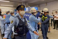 Tấn công bằng dao trên tàu điện ngầm ở Nhật Bản