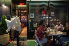 Nhiều nhà hàng ở Sydney và Melbourne thiếu nhân viên phục vụ