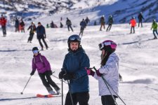 Pháp tái mở cửa các khu trượt tuyết