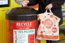 Tin Úc: Tạm ngừng chương trình tái chế REDcycle tại các siêu thị lớn