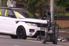 Kensington: Đội cảnh sát rà phá bom mìn xử lý một thiết bị đáng ngờ bên trong xe hơi