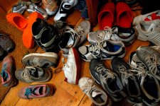 Khi nào thì nên cởi giày dép trước khi vào nhà?