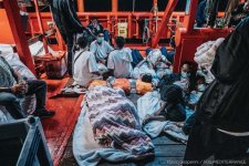 Italy giải cứu 558 người di cư lênh đênh trên biển