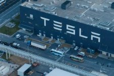 Tesla tạm dừng sản xuất xe điện ở Thượng Hải