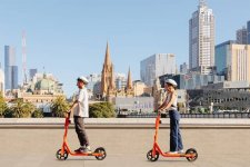Melbourne: Người dân sẽ có thể đi xe scooter điện vòng quanh thành phố