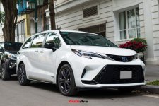 Cận cảnh Toyota Sienna phiên bản XSE Hybrid đầu tiên về Việt Nam